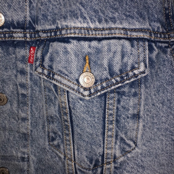Levi’s Women’s Ex-Boyfriend Trucker Jacket - Picture 8 of 15